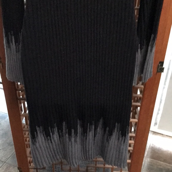 Studio One long gray and black sweater. Size XL. - Picture 7 of 9